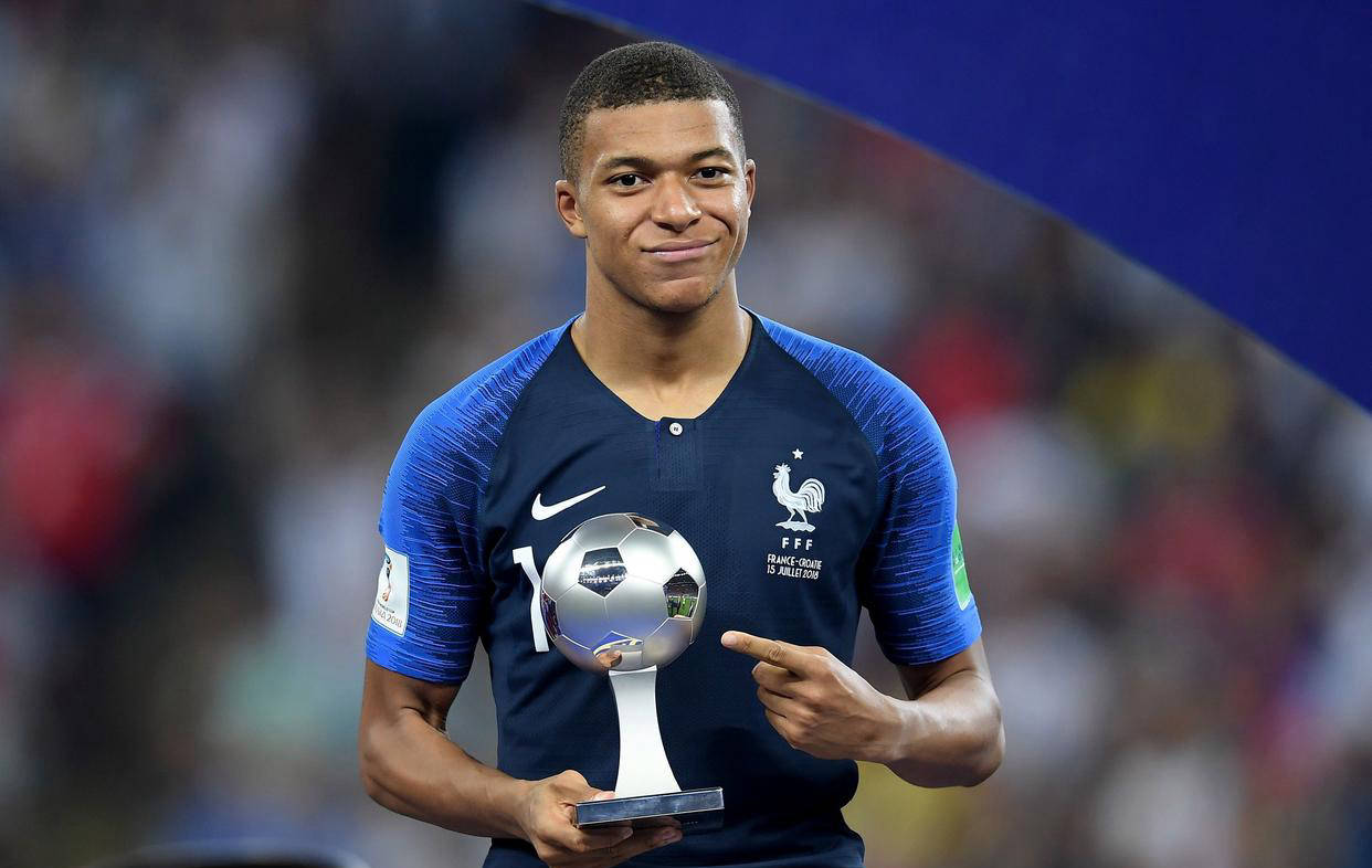 姆巴佩重要时刻出色防守，皇家马德里带队取胜！