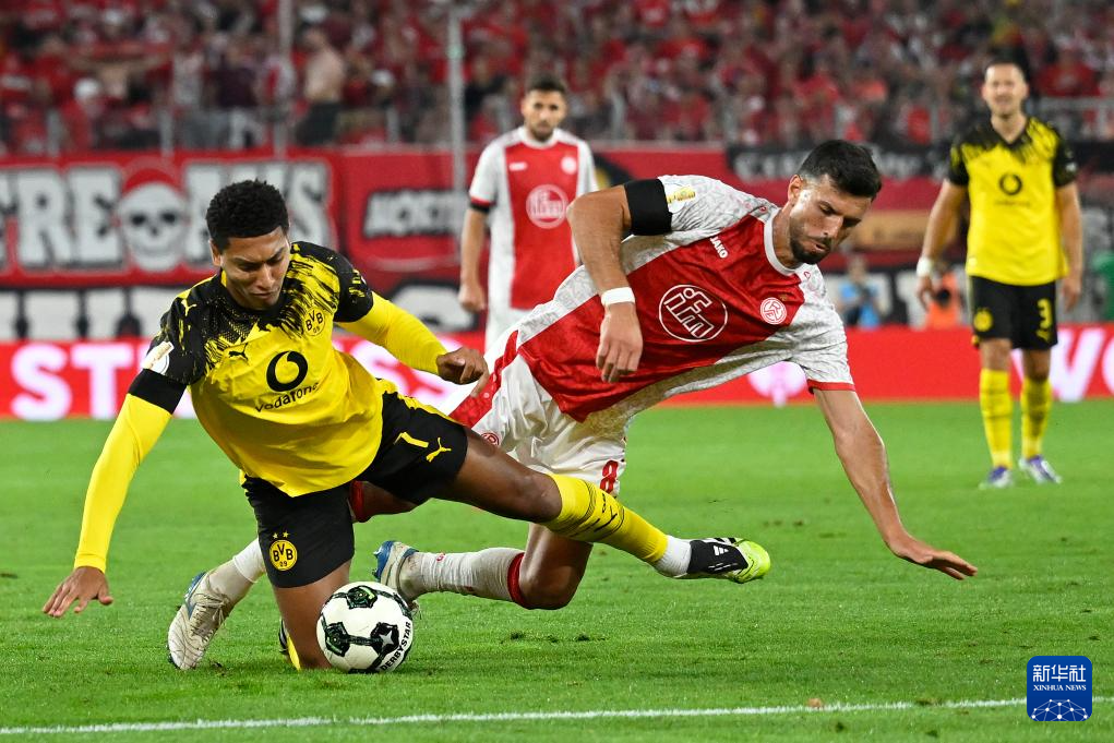 关于冲刺阶段德国杯传出新动向；上海申花临场应变；高层表态：态度坚定；身体对抗强度拉满的信息