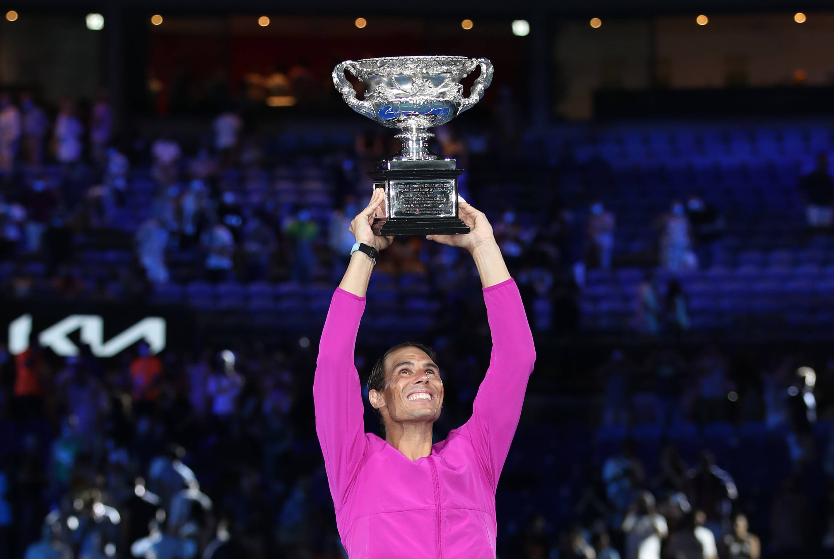 包含纳达尔迎来三赛季高光表现，皇家马德里球迷沸腾！的词条